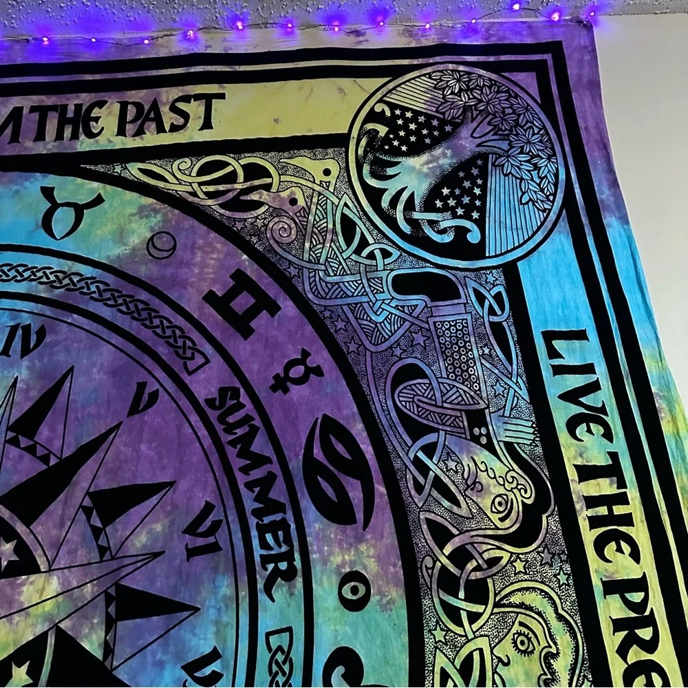 🌞Wall tapestry. Top to Earthbound Trading Co. From India. LIGHT STRIP INCLUDED!!